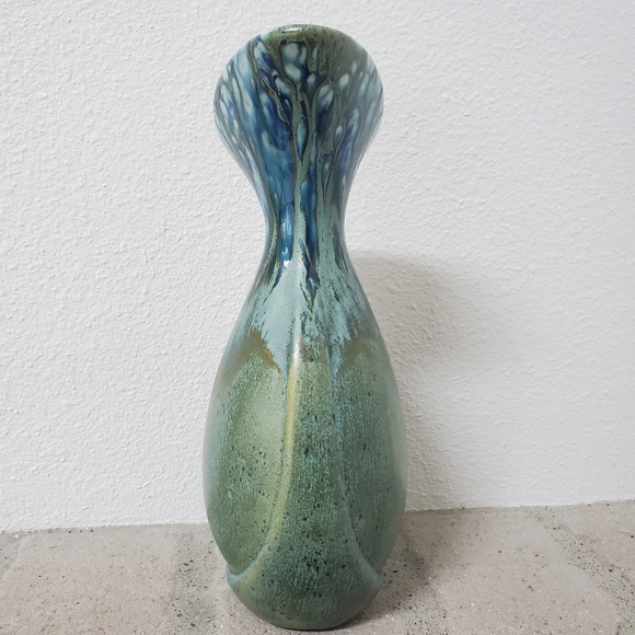 Sharon Hinton Vintage Art Pottery Carafe Vase with Spout. 10.25 inches - Picture 6 of 11